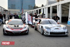 В Баку стартовал парад гоночных машин, участвующих в City Challenge (Фото)